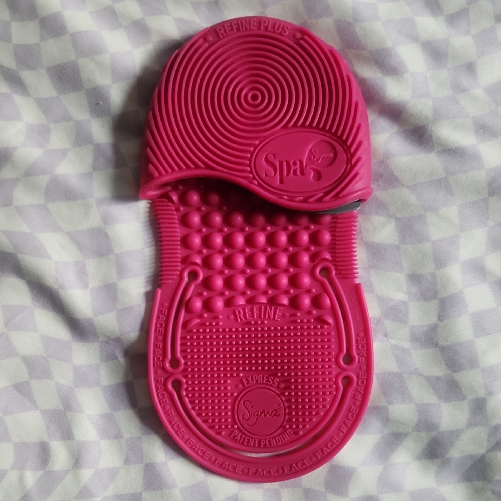 Sigma Beauty Pink Silicone Brush Cleaner Mat
